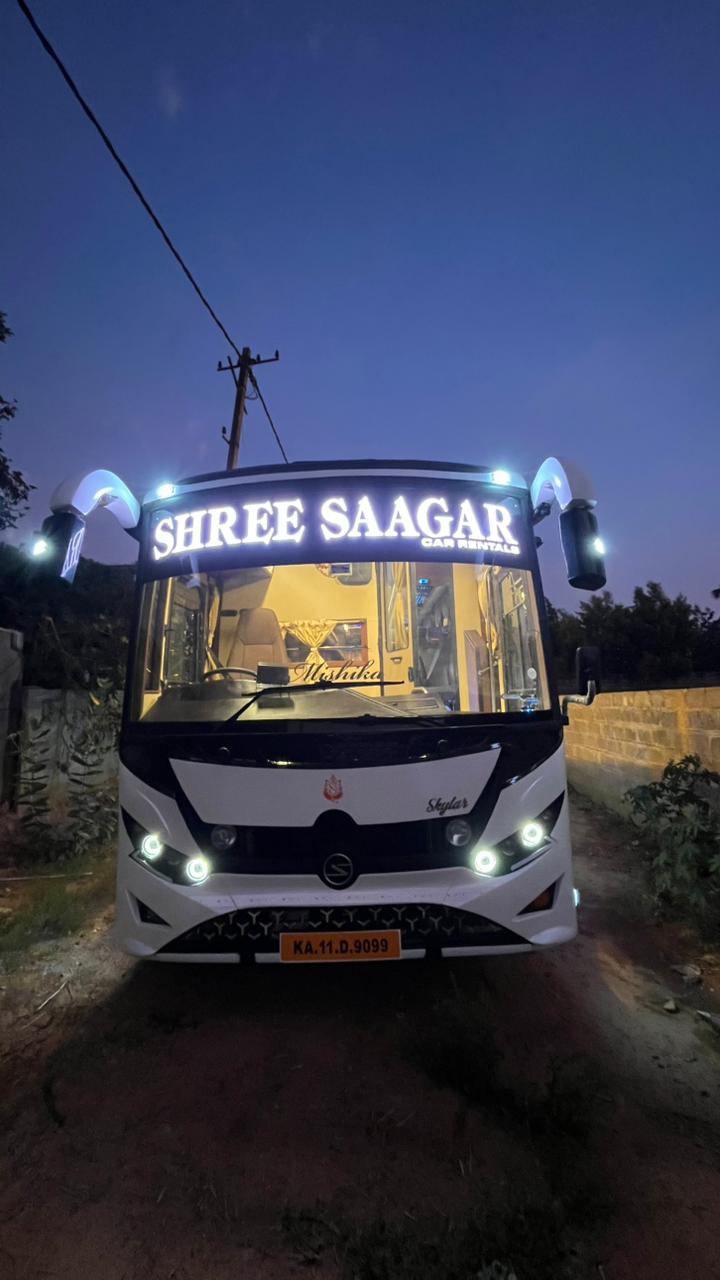 27&ndash;30 Seater Executive