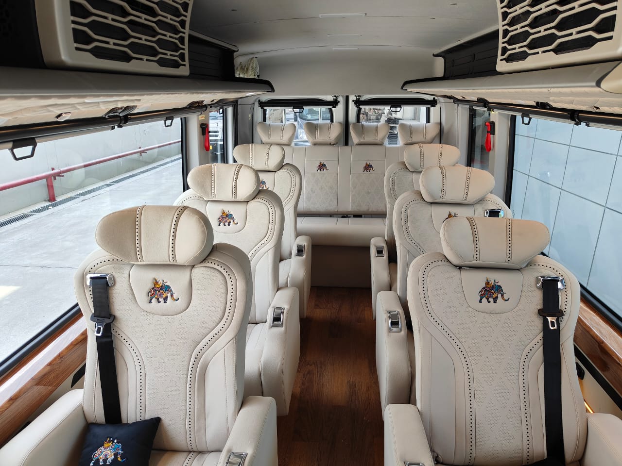 Force Urbania 10+1 Seater