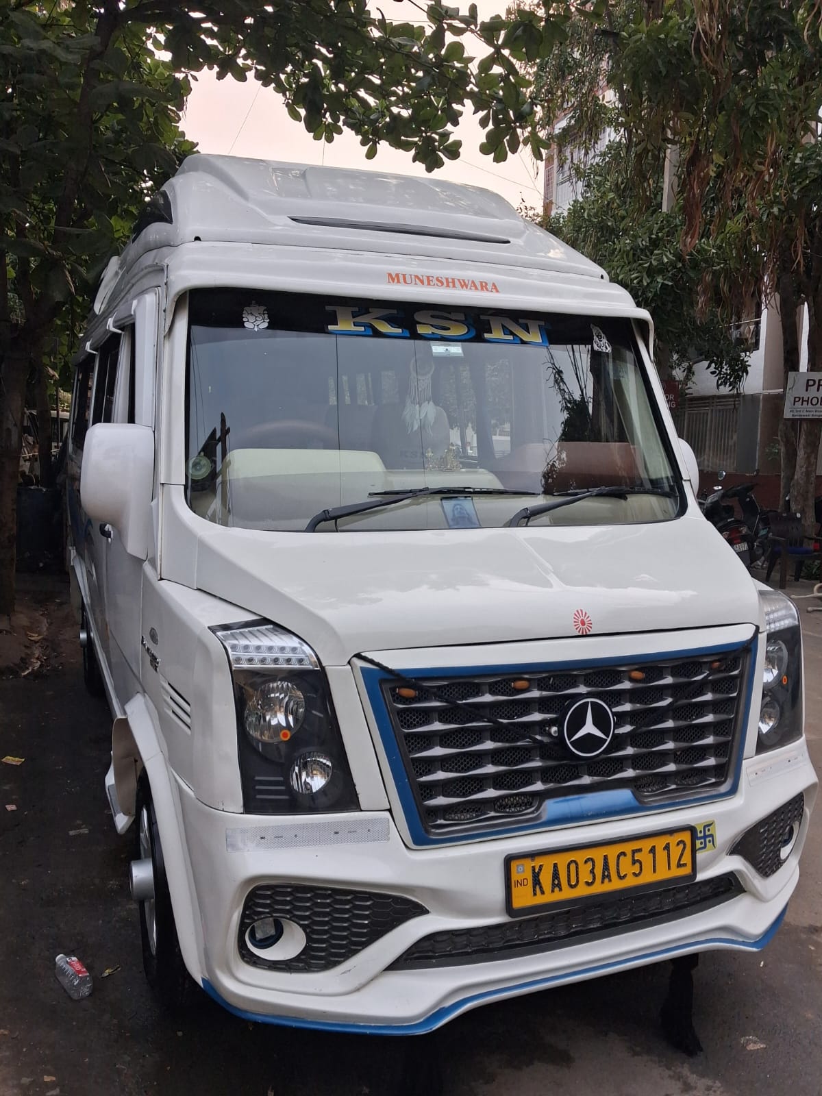 Tempo Traveller 12&ndash;26 Seater